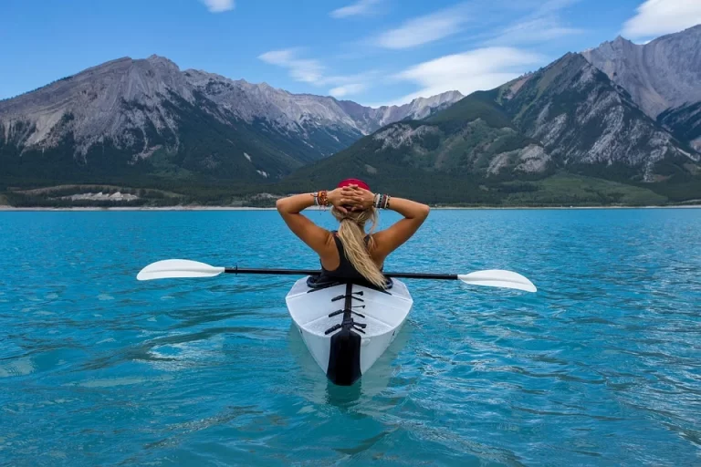 La guía completa de kayaks y los mejores lugares para ir en kayak alrededor del mundo
